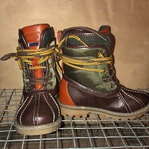 Tommy Hilfiger boots (unisex) size 9